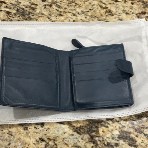 Bottega Veneta Leather Compact Wallet - Picture 2 of 9